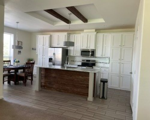 #28N Kitchen plenty of cabinets & Island