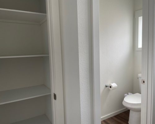 #66N-1 Master Bath Linin & Water Closet