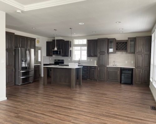 #66n-1 Spacious Kitchen & Dinette